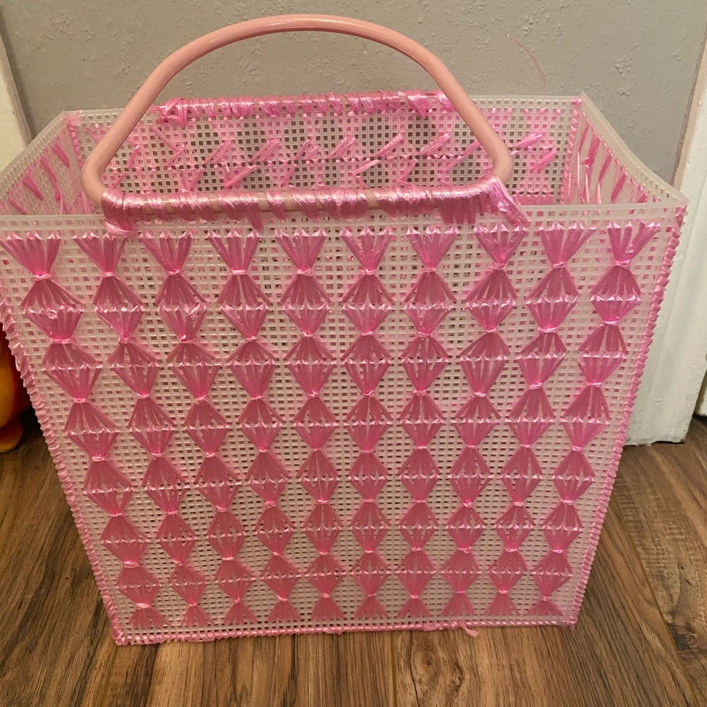 Woven hand bag